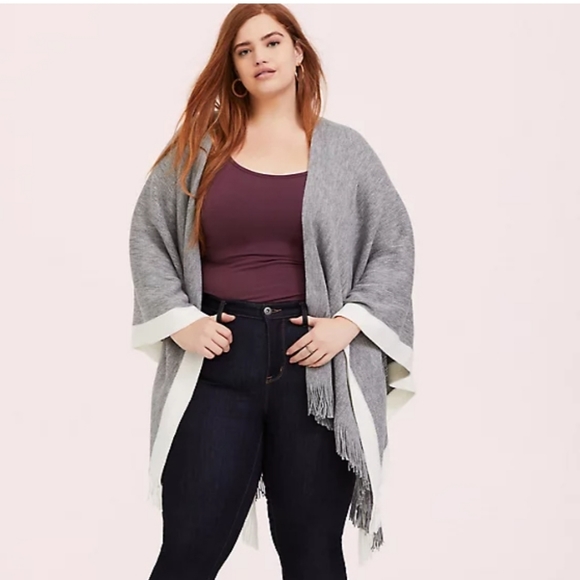 torrid Accessories - Torrid Light Grey and White Knit Ruana Shawl Wrap